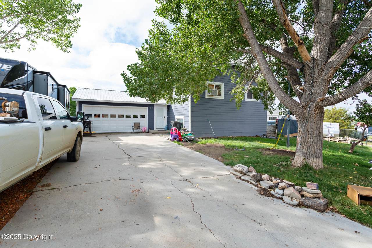 309 Willow Creek Dr - Photo 1