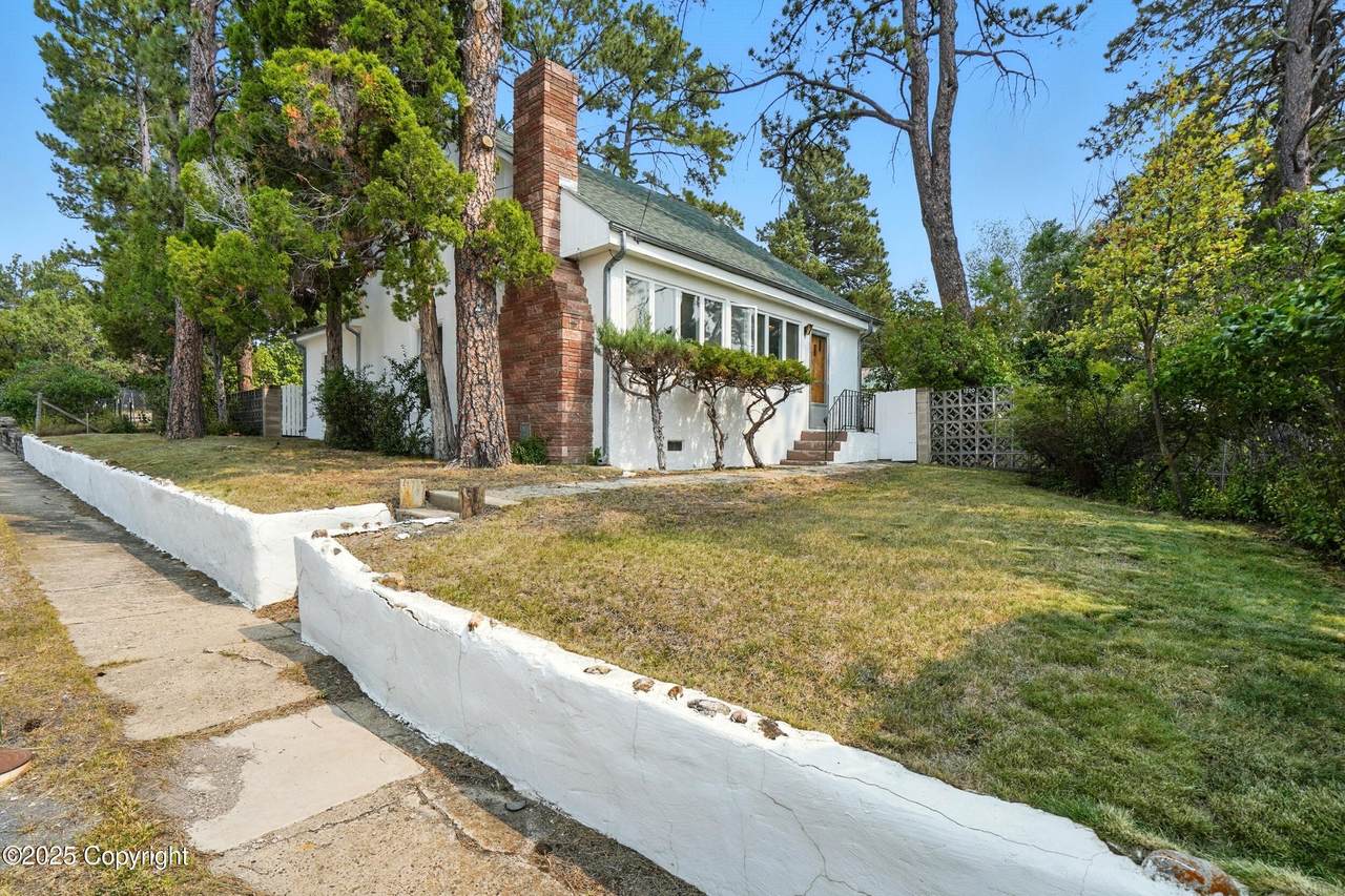 1220 Pine St - Photo 1