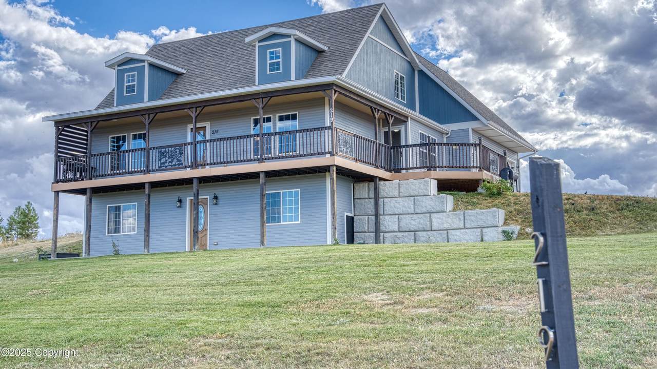 219 Lincoln - Photo 1