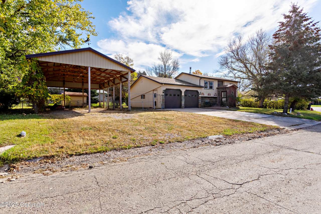 221 Pine St - Photo 1