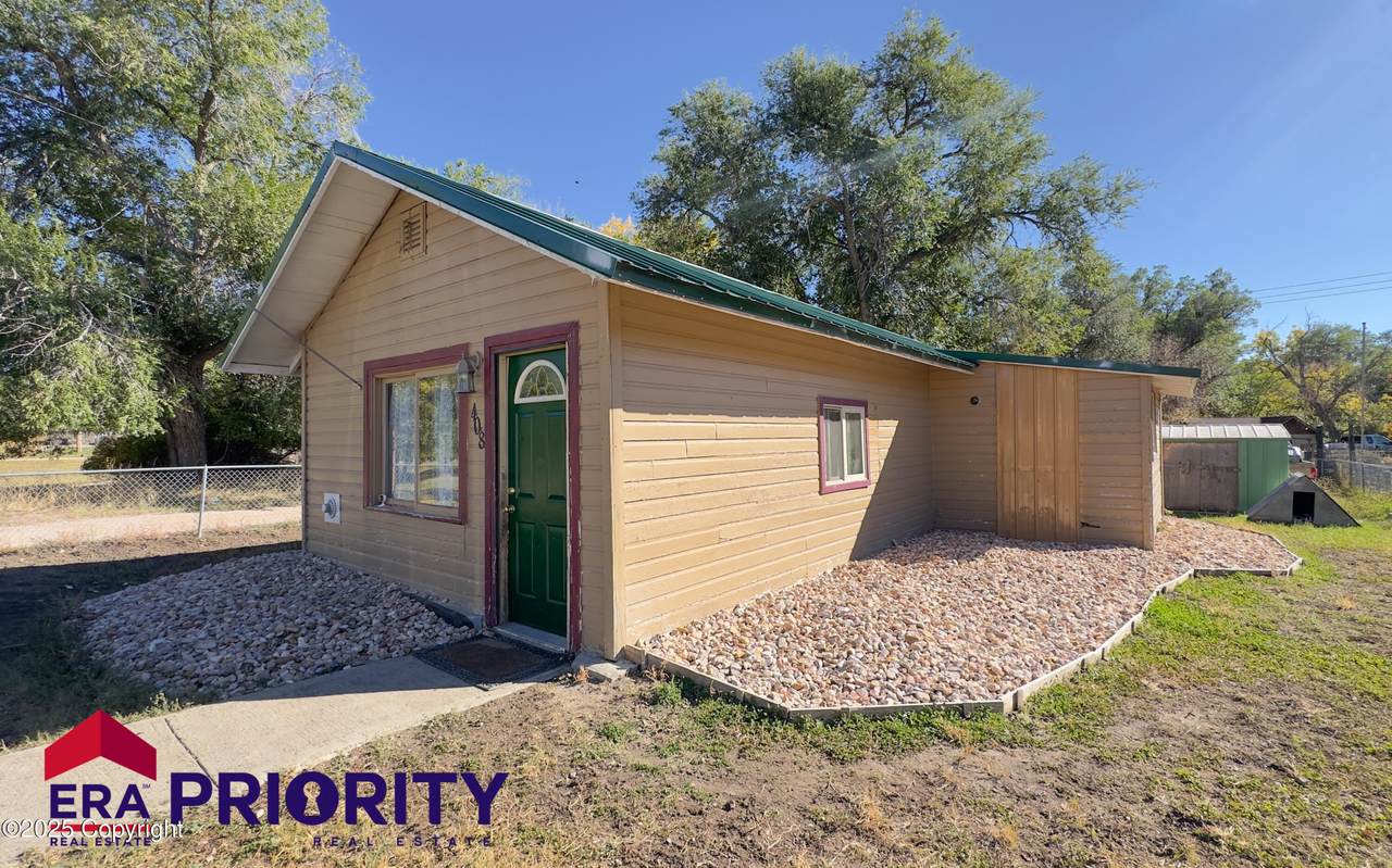 408 S Pine St - Photo 1