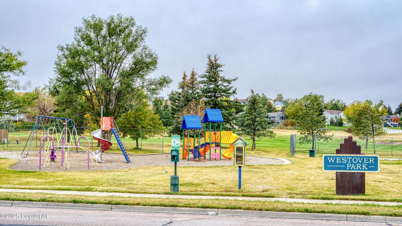 521 Overdale - Photo 1