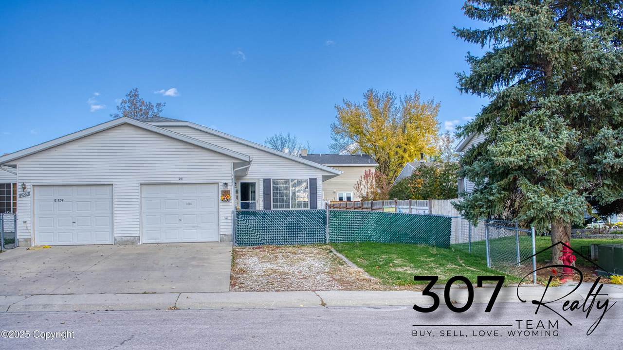 211 E Timothy St - Photo 1