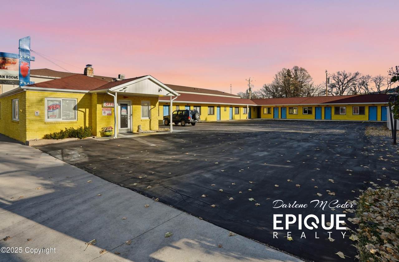 214 E Cleveland St - Photo 1