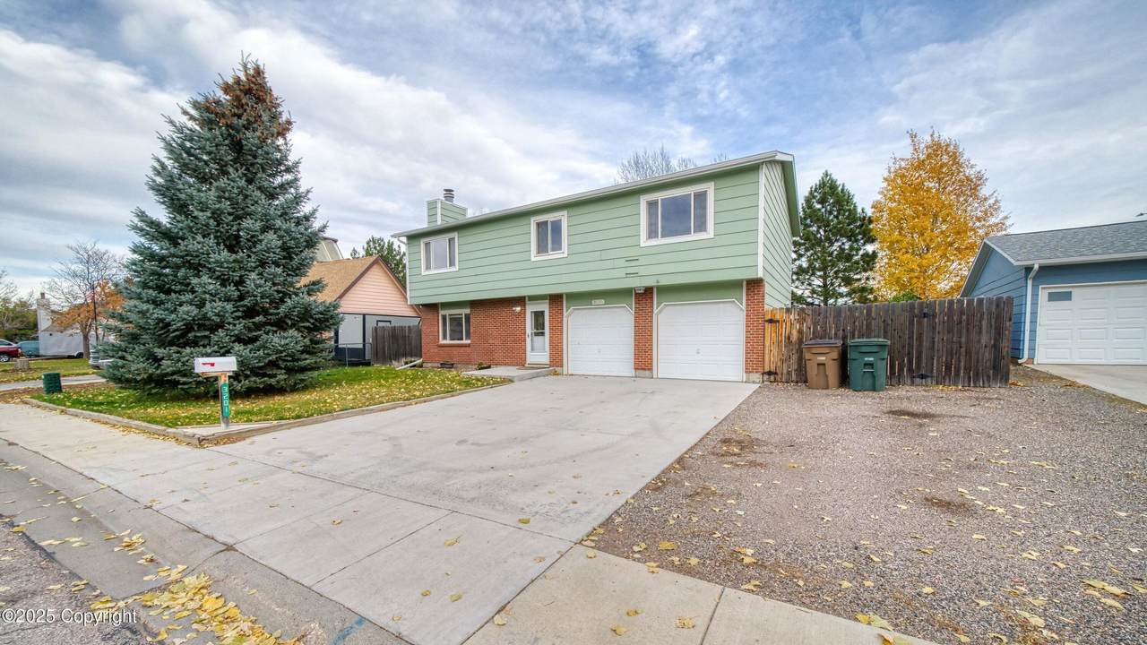 3201 Watsabaugh Dr - Photo 1