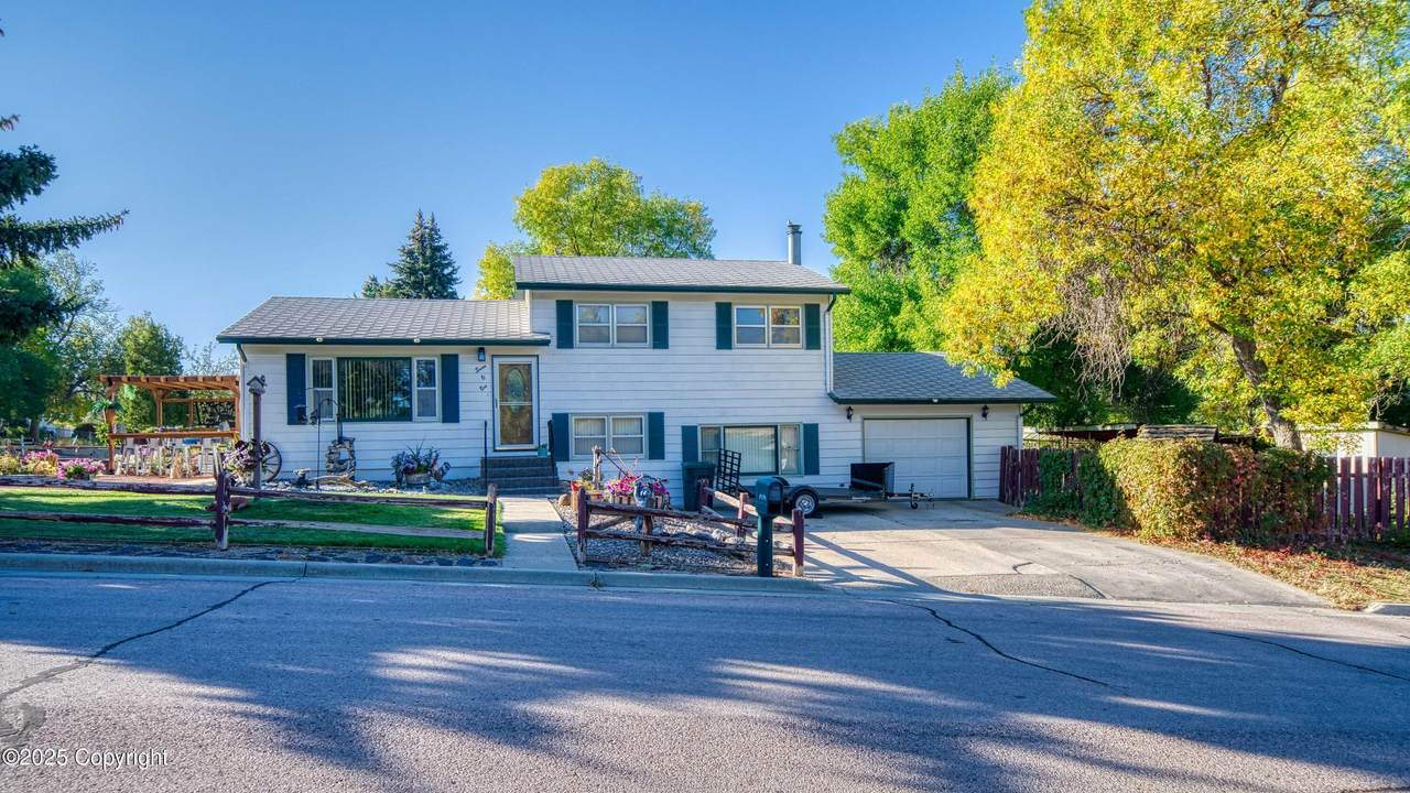 701 W 5th St - Photo 1