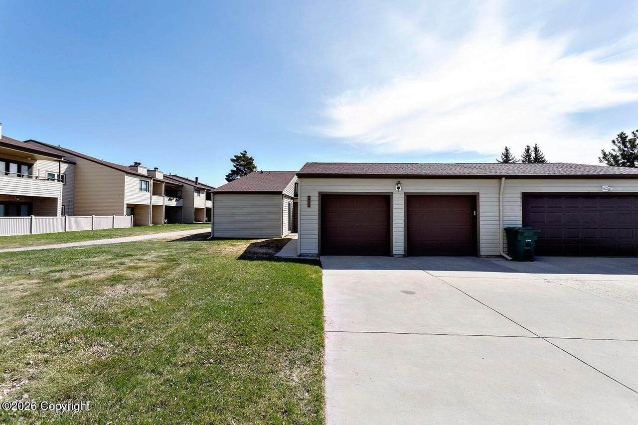 909 Indian Hills - Photo 1
