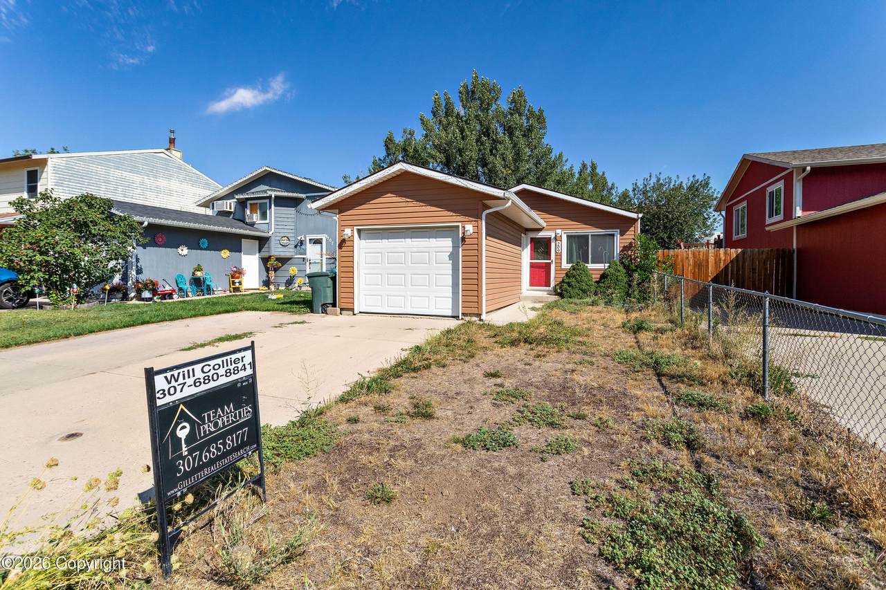 209 Laurel St - Photo 1