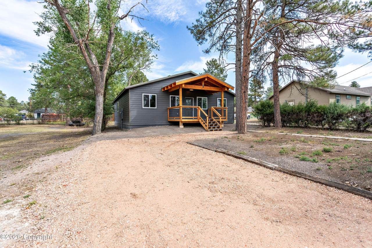 1113 6th St - Photo 1