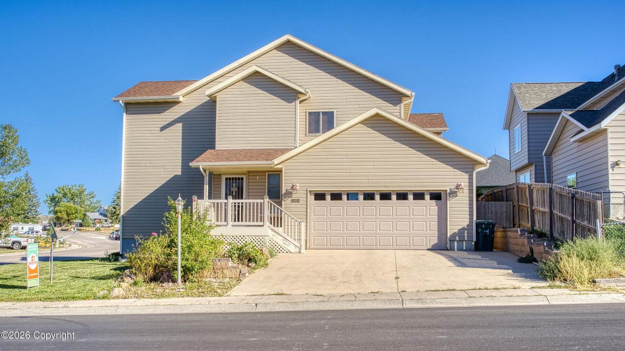 623 Oregon Ave - Photo 1
