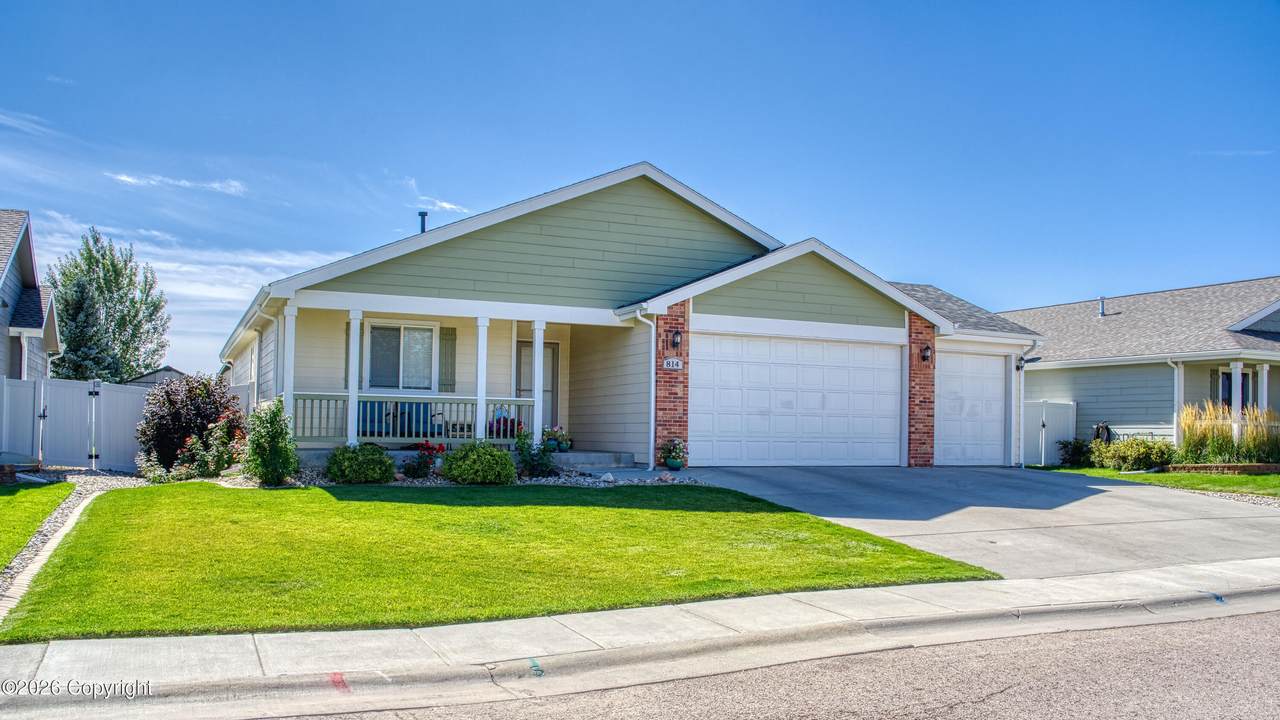 814 Sako Dr - Photo 1