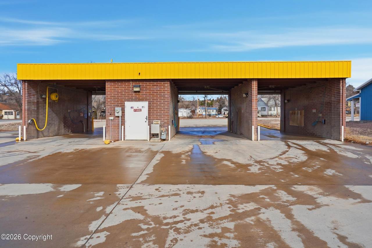 720 S Seneca Ave - Photo 1