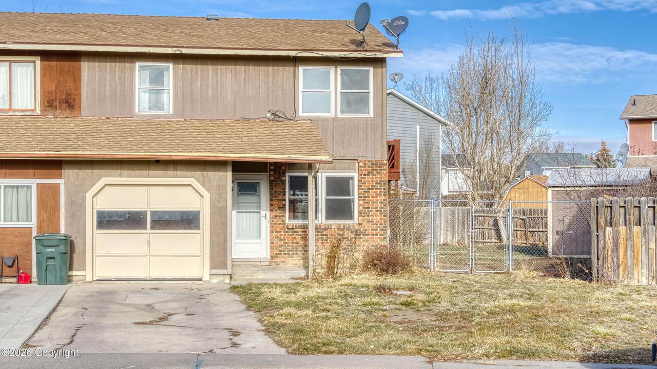 2371 Mahogany Cir - Photo 1