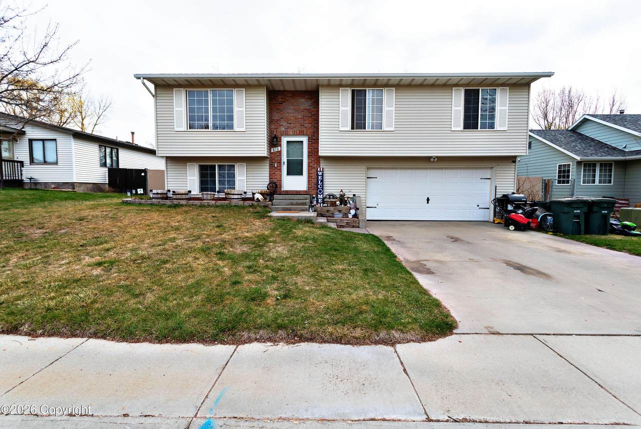 816 N Fir Ct - Photo 1