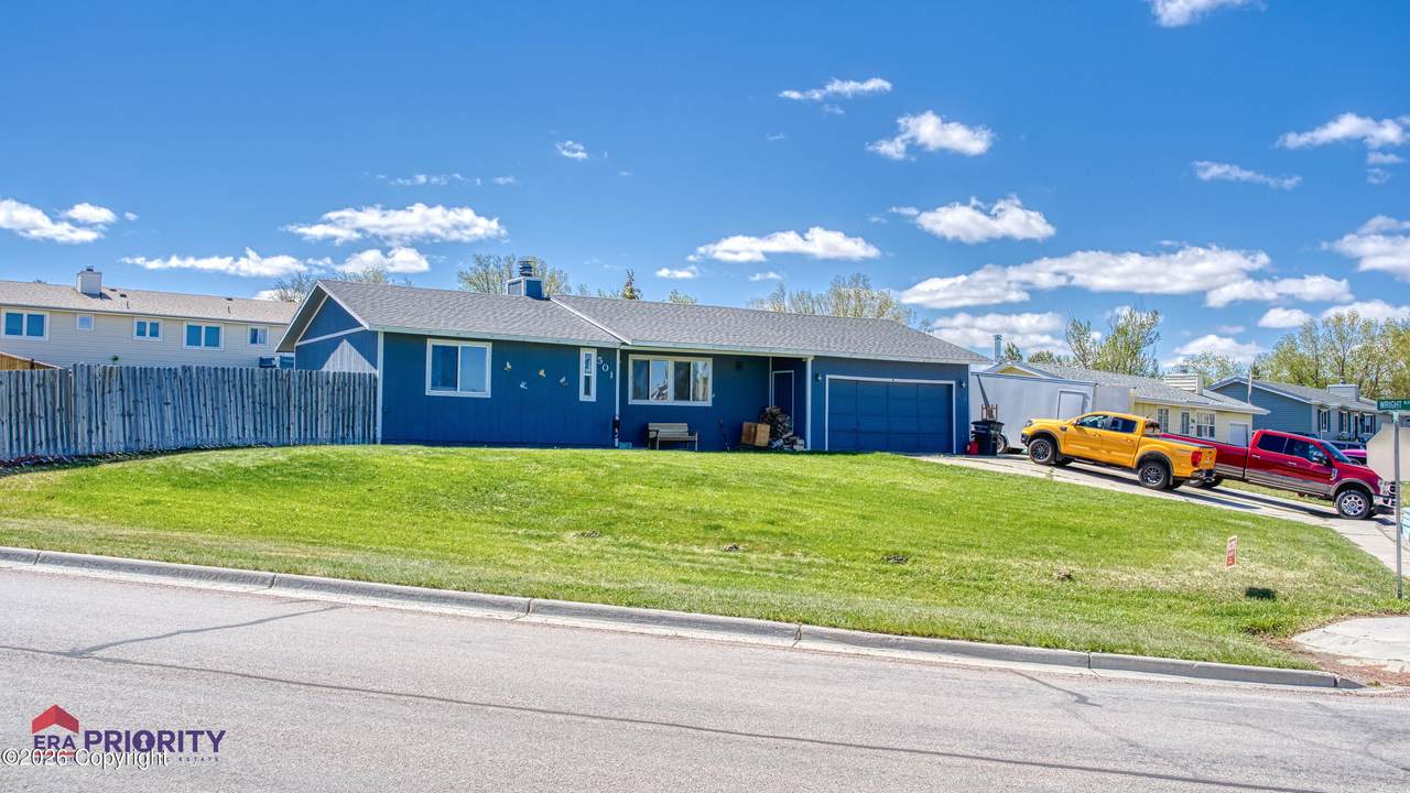 501 Sweetwater Cir - Photo 1