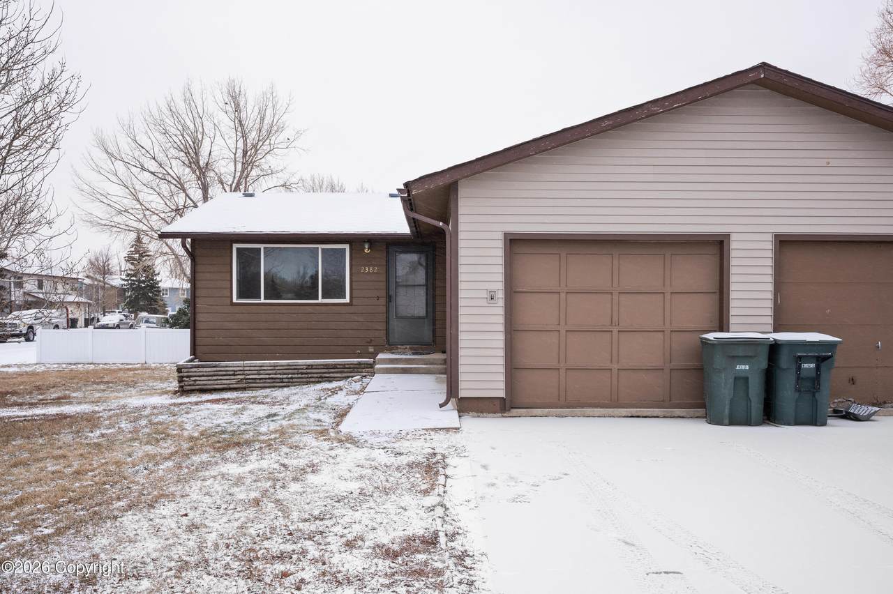 2382 Mahogany Cir - Photo 1