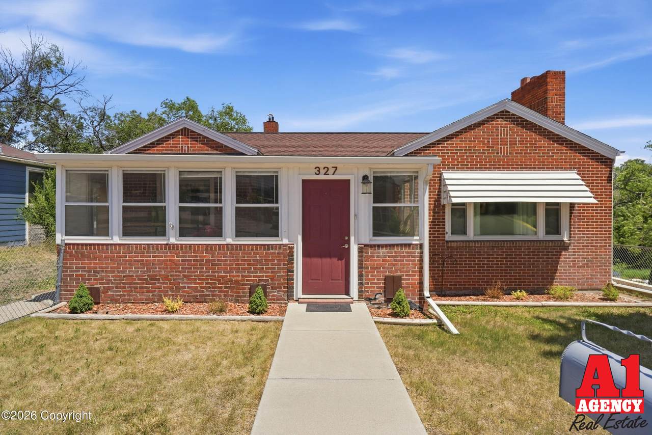 327 Summit - Photo 1