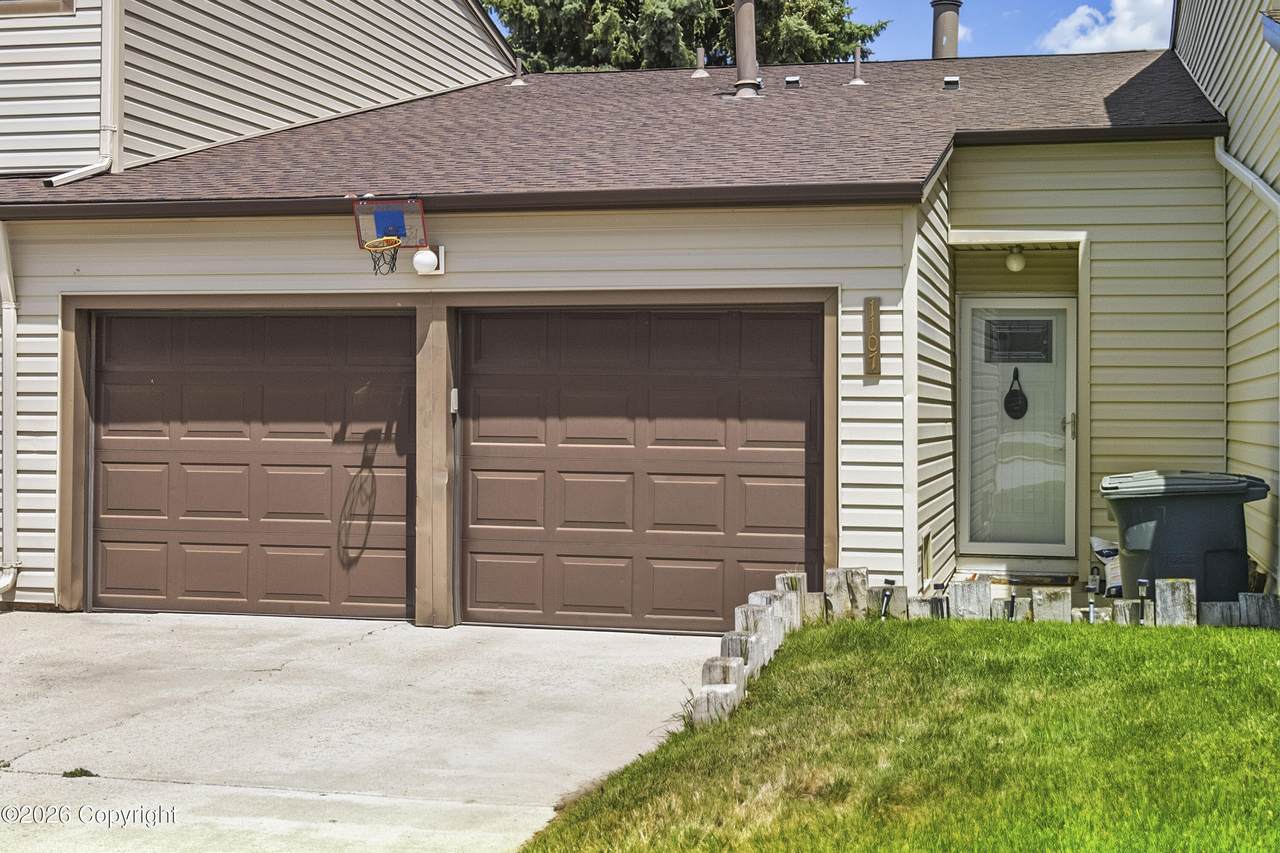 1107 Terrace Cir - Photo 1
