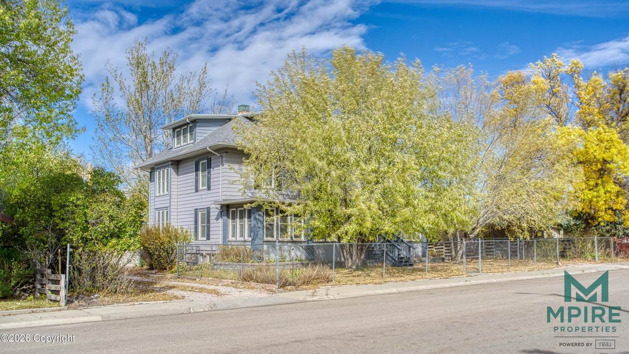 637 Pine - Photo 1