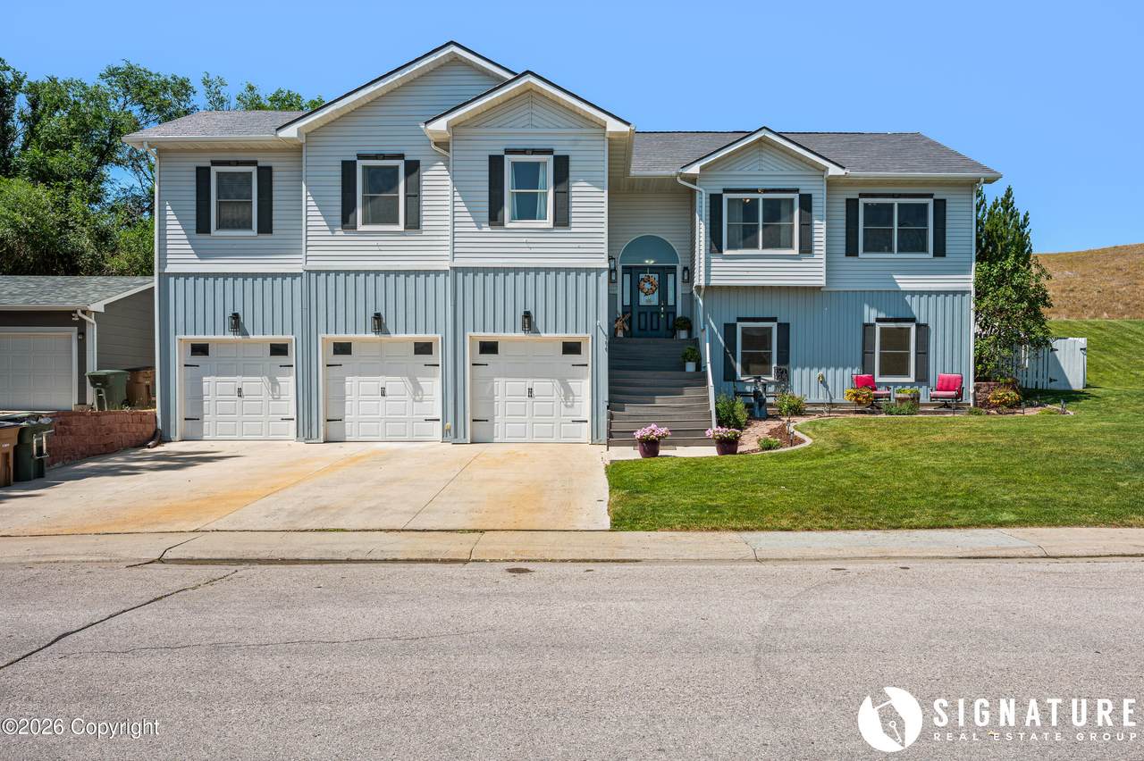 704 Fairway Dr - Photo 1