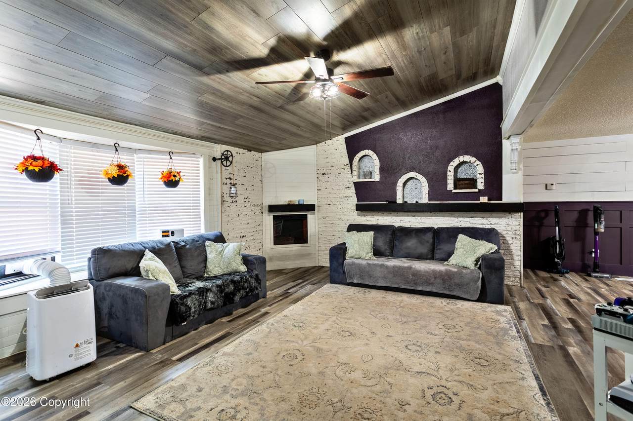 906 Richards Ave - Photo 1