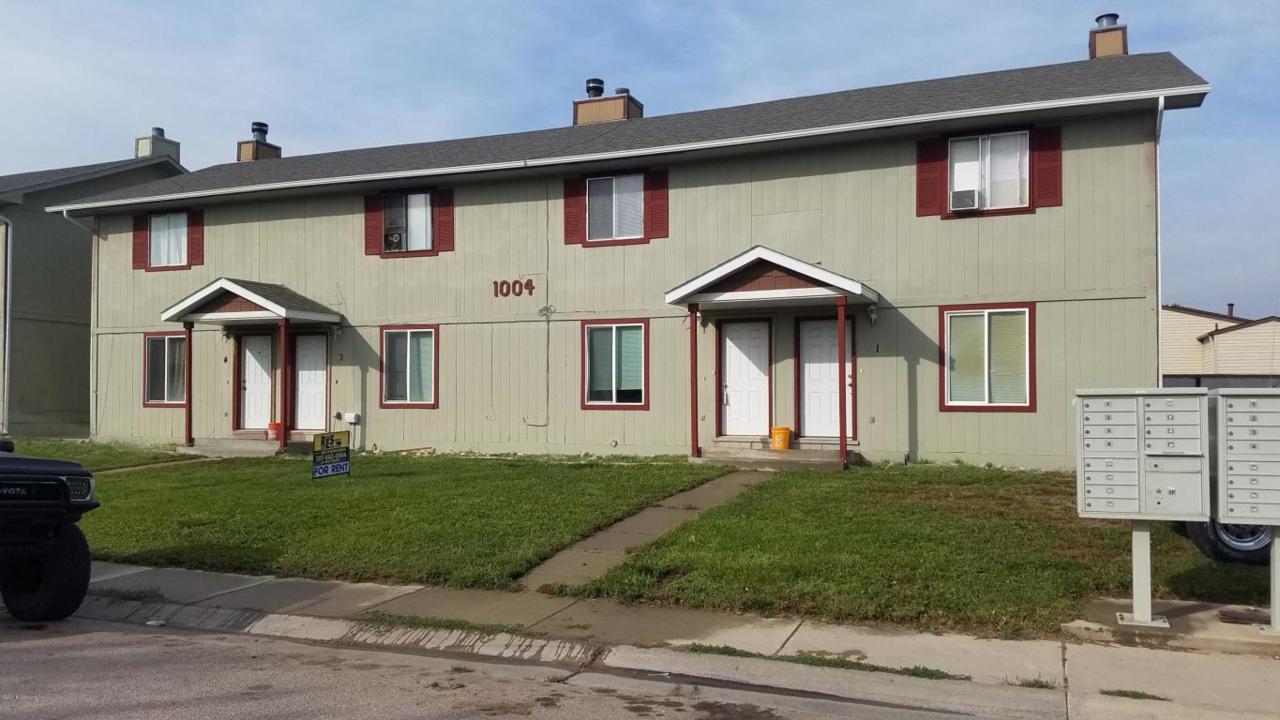 1004 Stanley Ave - Photo 1