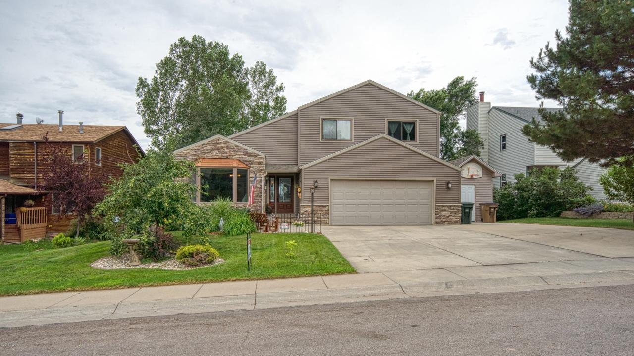913 Pioneer Ave - Photo 1