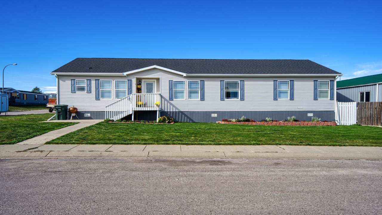 1603 Plumcreek Ave - Photo 1