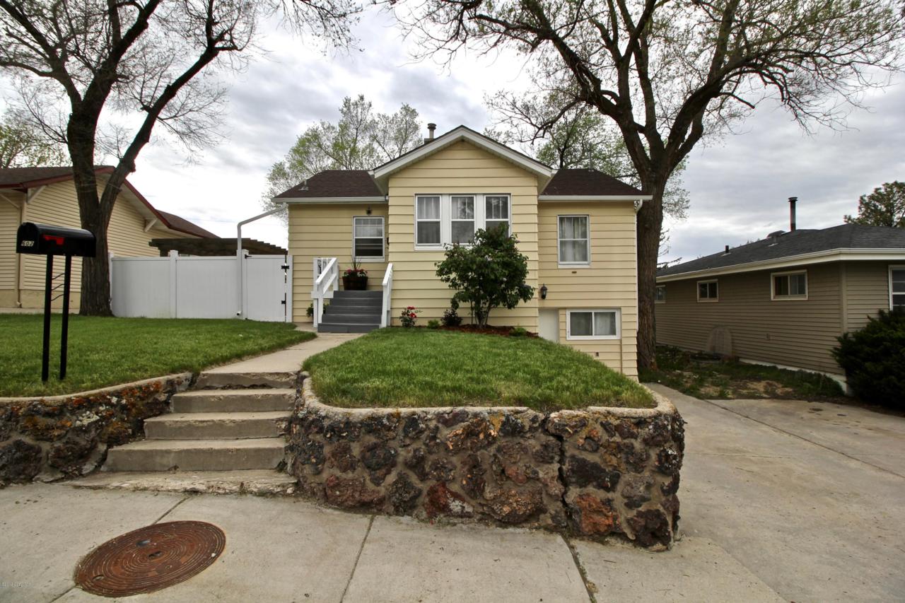 602 S Richards Ave - Photo 1