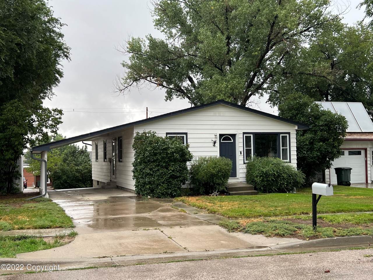 714 W 9th St - Photo 1