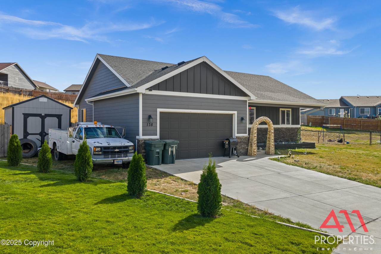 138 College Park Cir - Photo 1