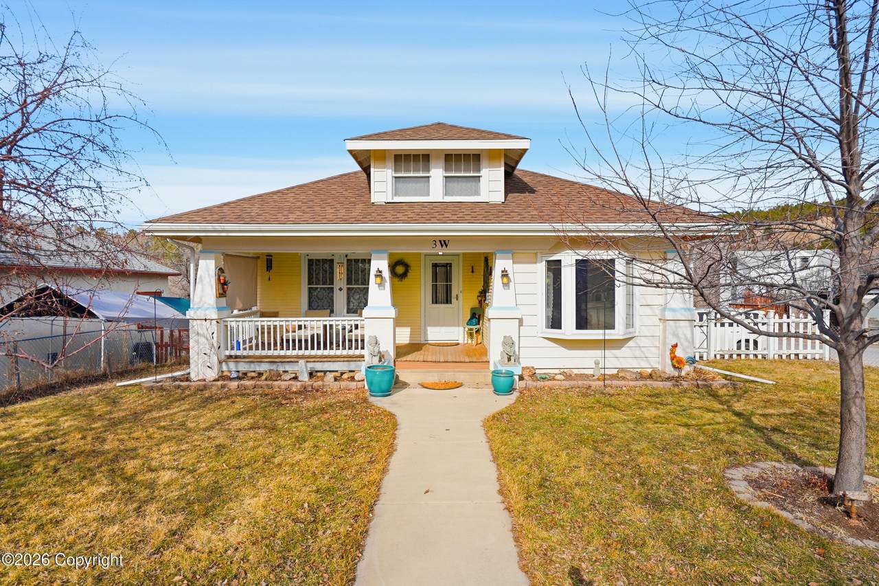 3 W Woodstock St - Photo 1