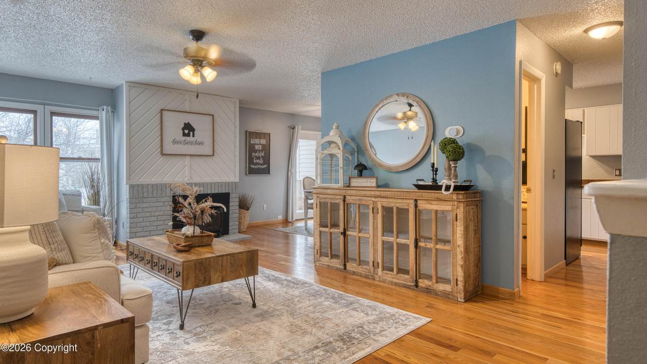 905 S Gurley Ave - Photo 1