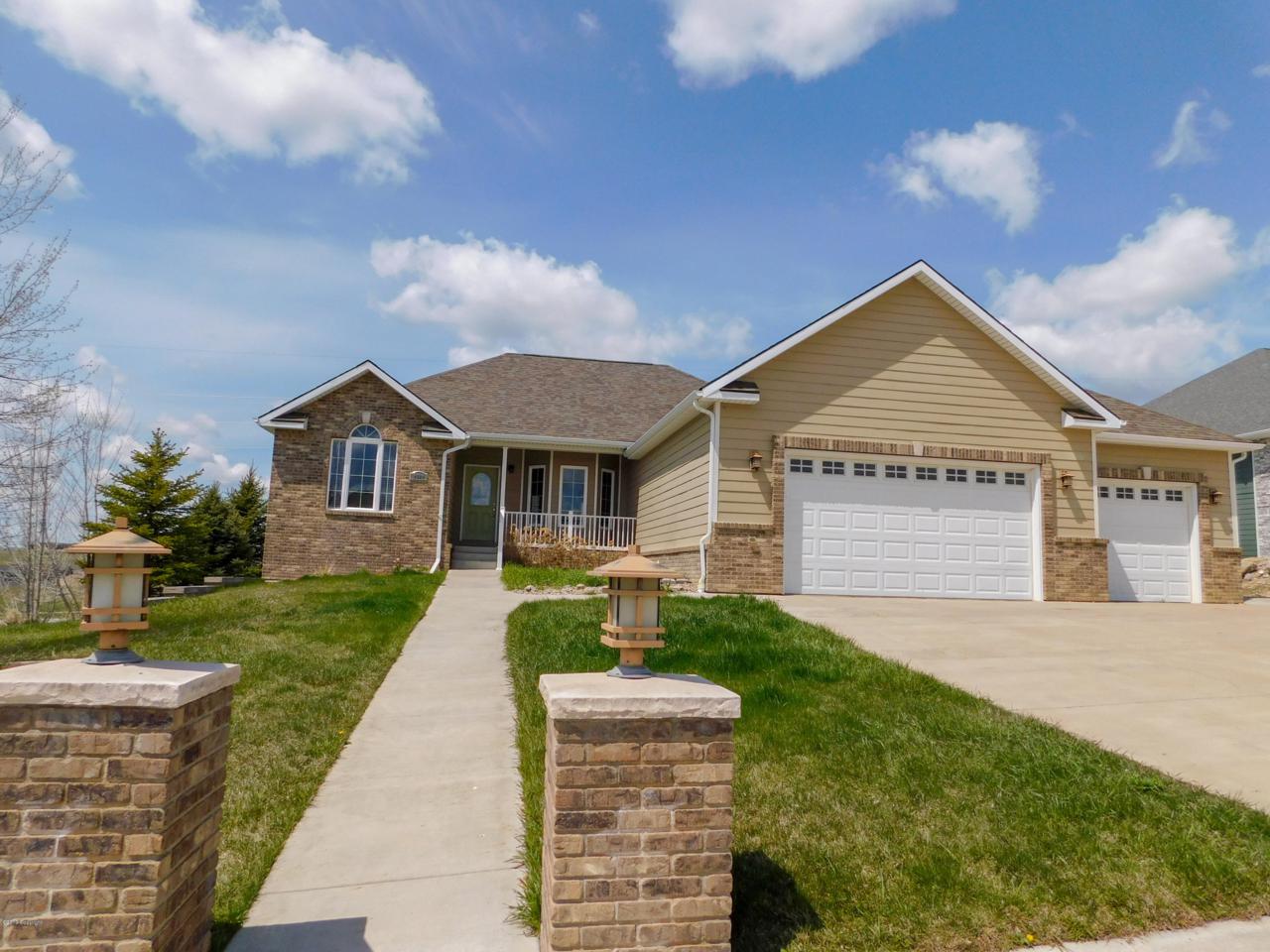 2302 Moonlight Dr - Photo 1