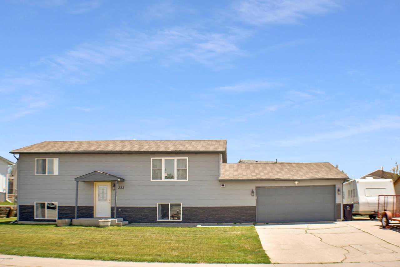 323 Willow Creek Dr - Photo 1