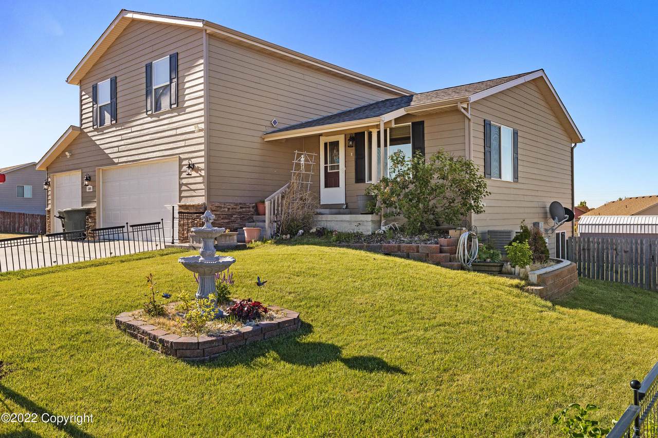 1304 Estes Ln - Photo 1