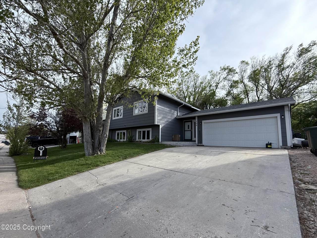 708 Fairway Dr - Photo 1