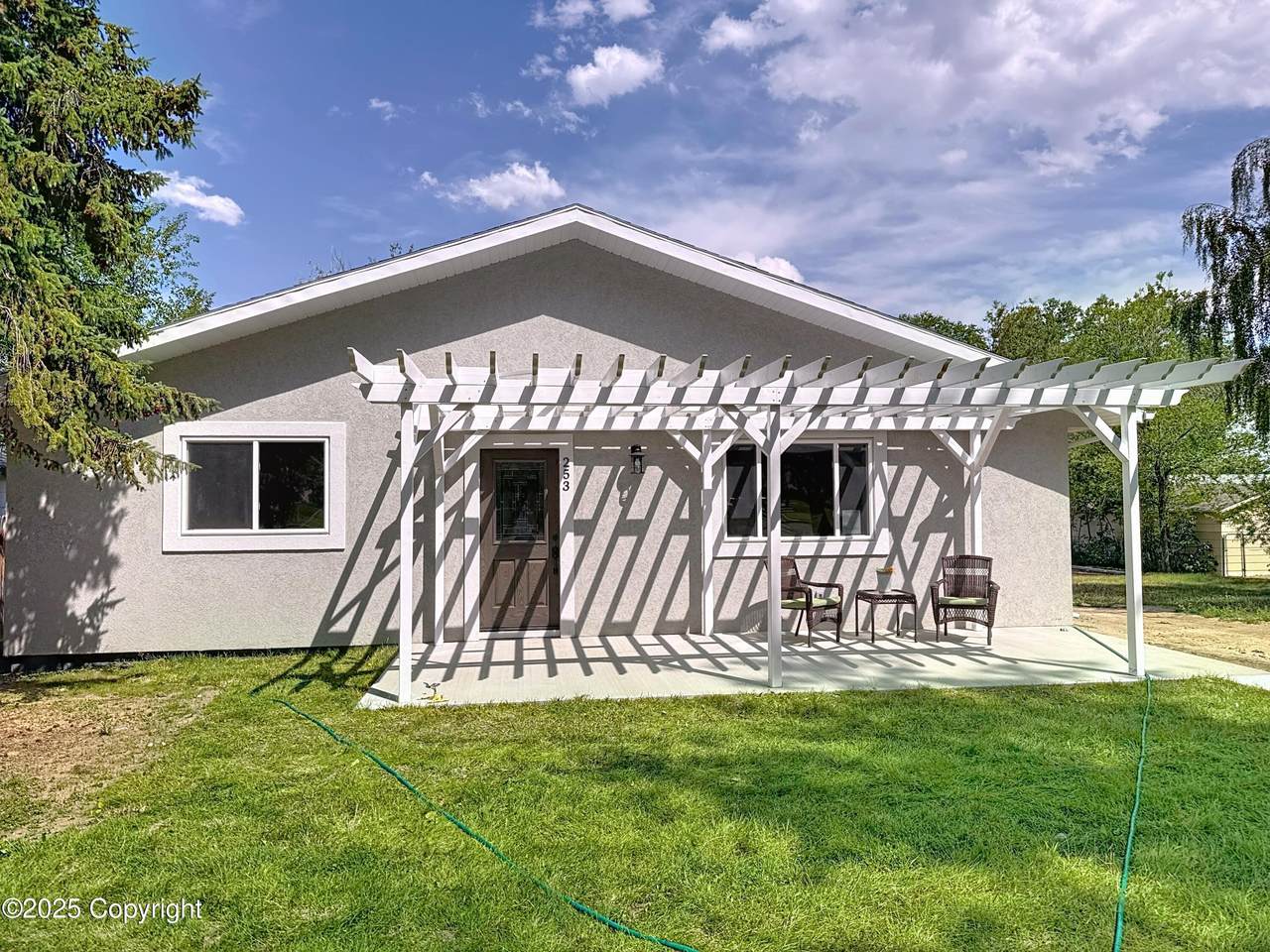 253 N Carrington Ave - Photo 1