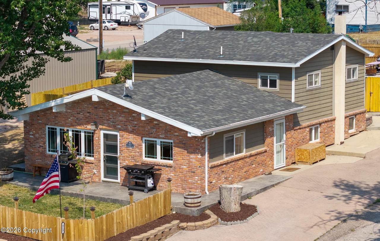 413 Yellowstone - Photo 1
