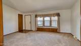 921 E 9th St - Photo 15