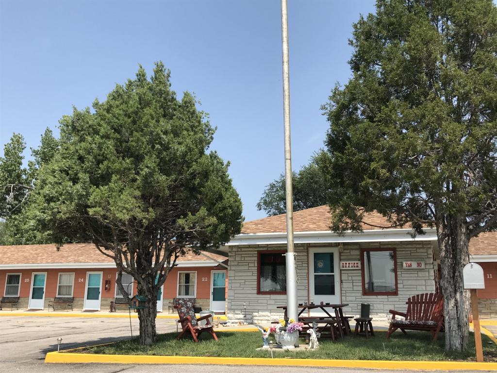 1121 S Summit Ave - Photo 1
