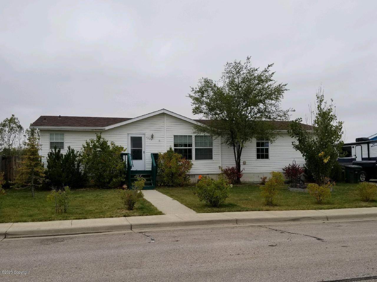 1005 Larkspur Ln - Photo 1