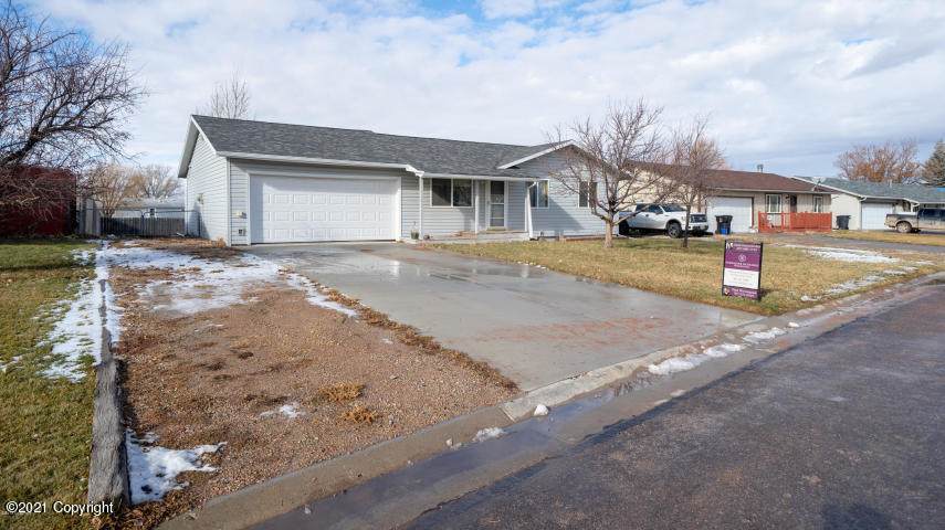 411 Sandcreek Cir - Photo 1