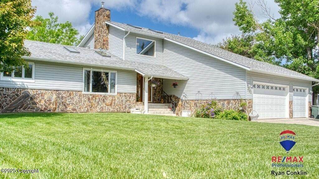 904 Clarion Dr - Photo 1