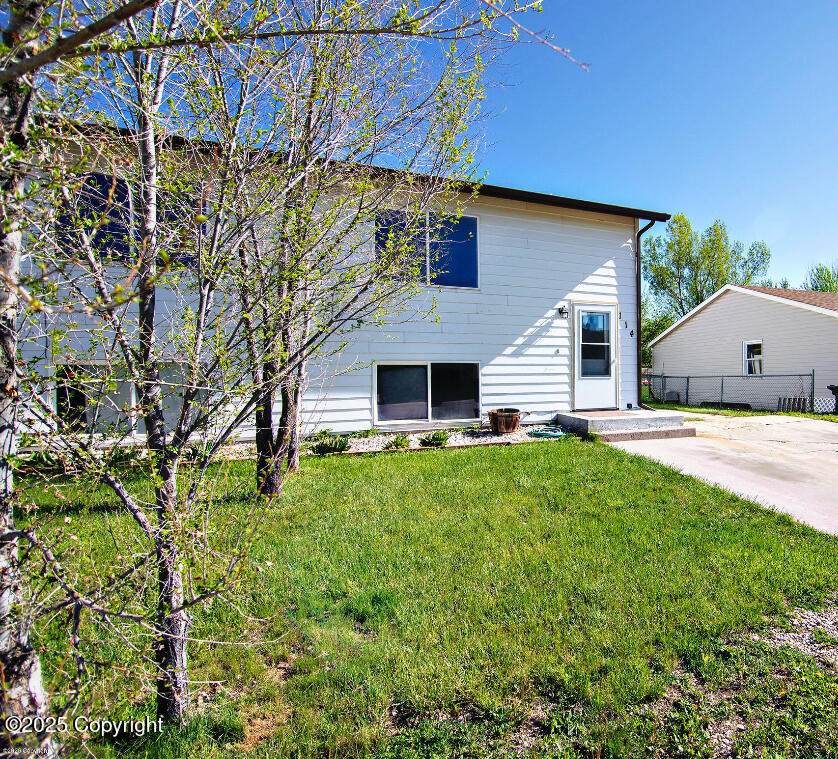 114 W Redwood St - Photo 1