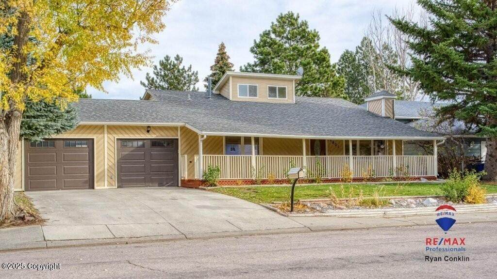 2401 Maple Ave - Photo 1