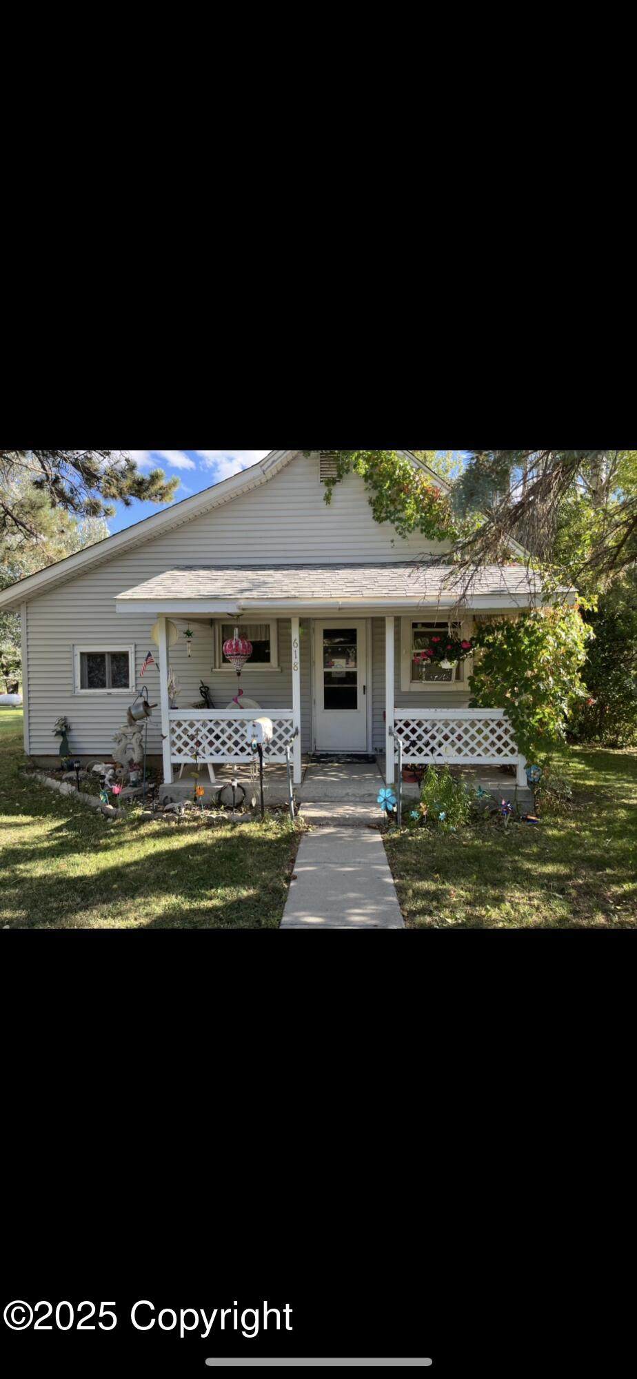 618 E Cleveland St - Photo 1