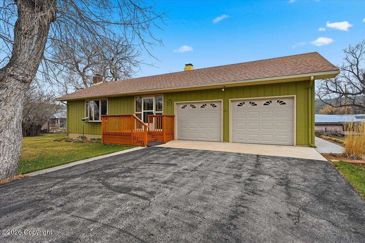 213 E Ryan St - Photo 1