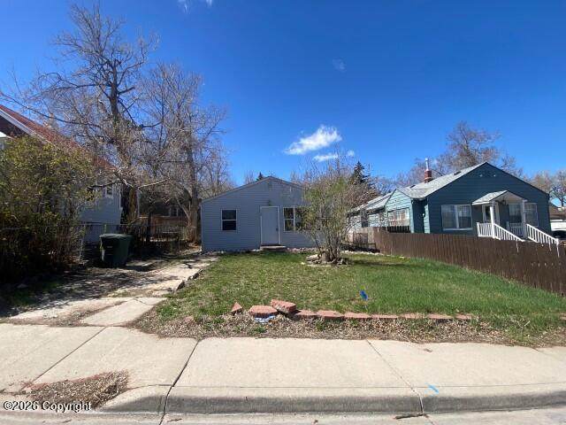 706 S Gillette Ave - Photo 1