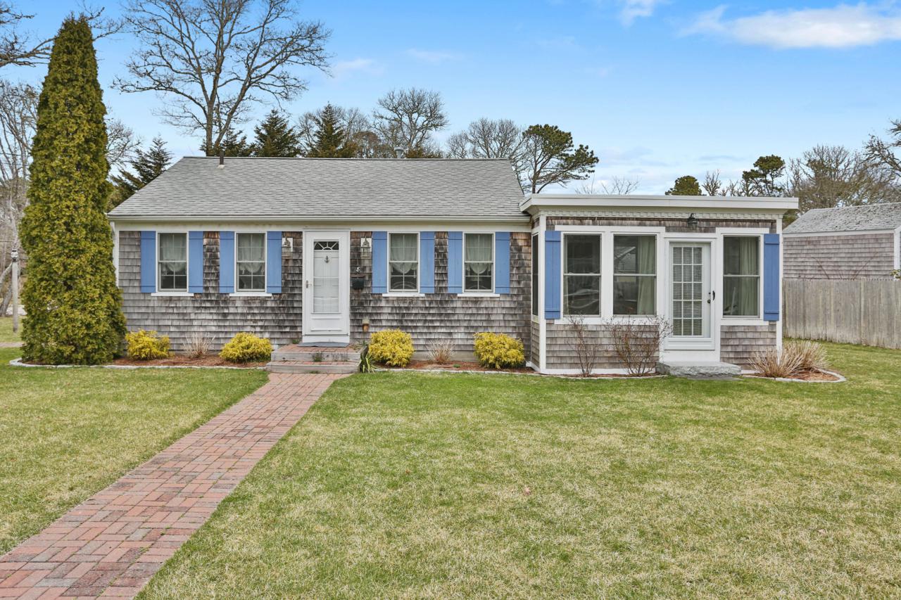 8 Vineyard Street - Photo 1